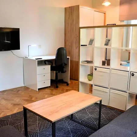 The Golden Trumpet شقة Bŭnzarito